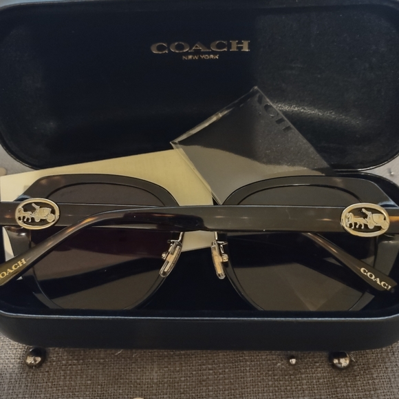 Coach sunglasses - Picture 2 of 5